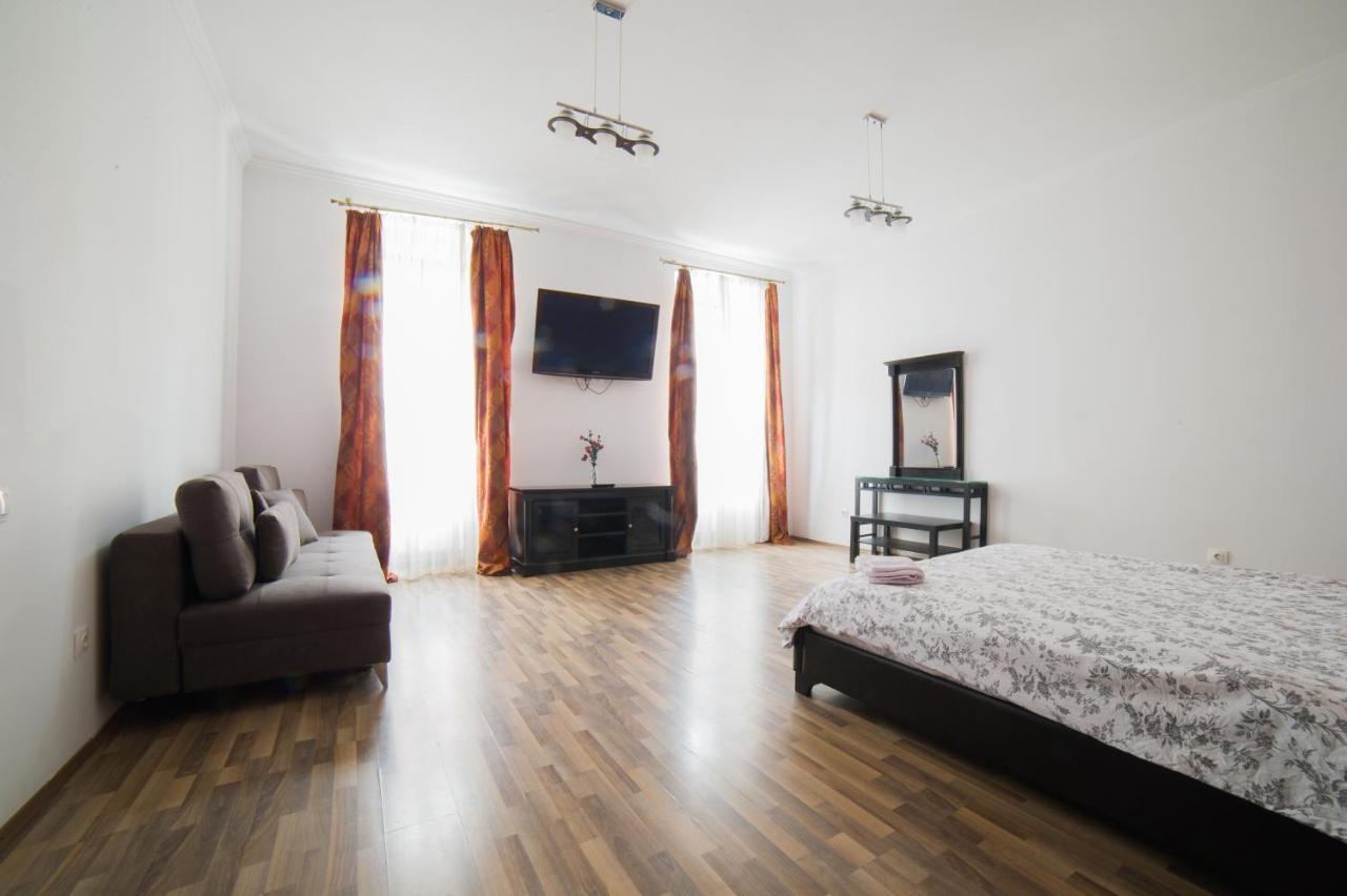 Central Studio Bnb Brasov Ngoại thất bức ảnh